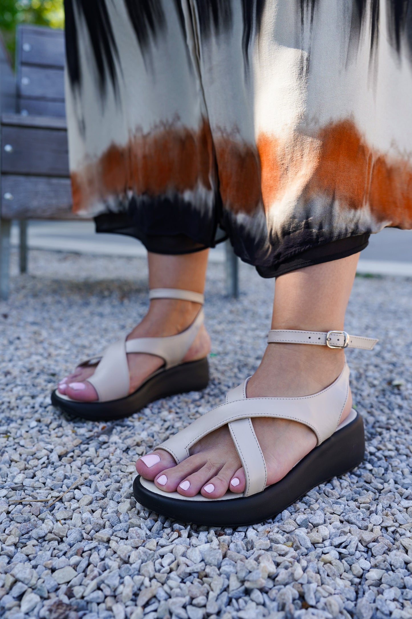 Platform sandals low
