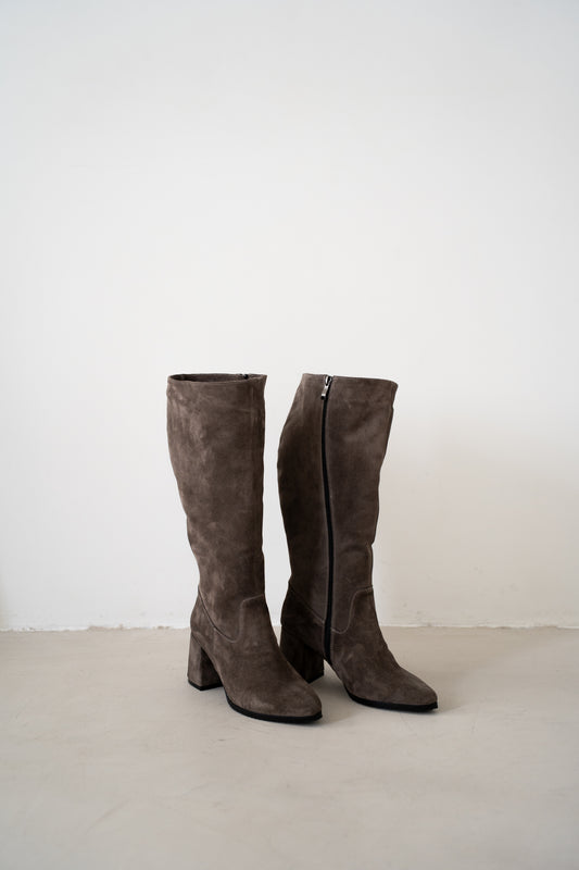 Замшеві чоботи на підборі 6 см