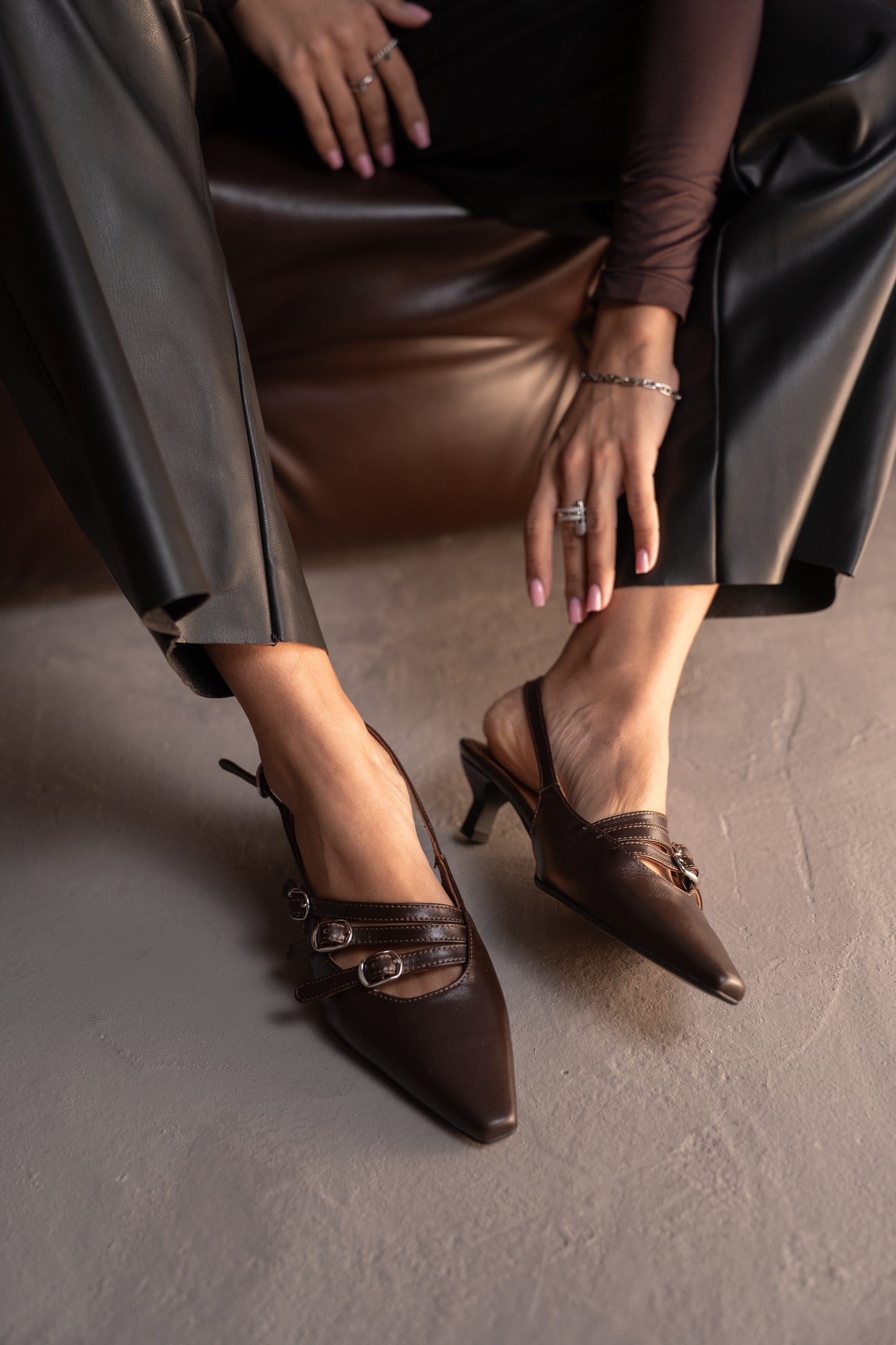 Шоколадні слінгбеки з ремінцями