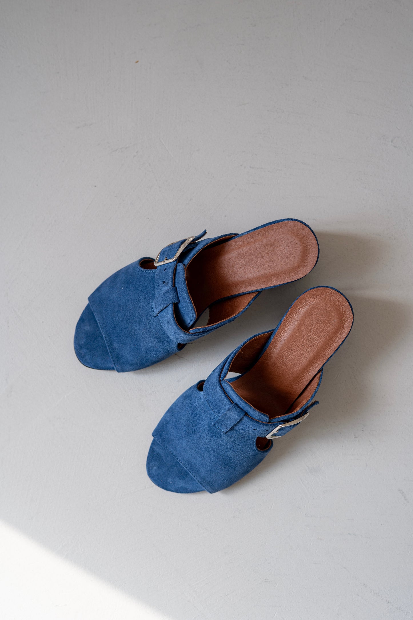 Blue Suede Heels with Elegant Design