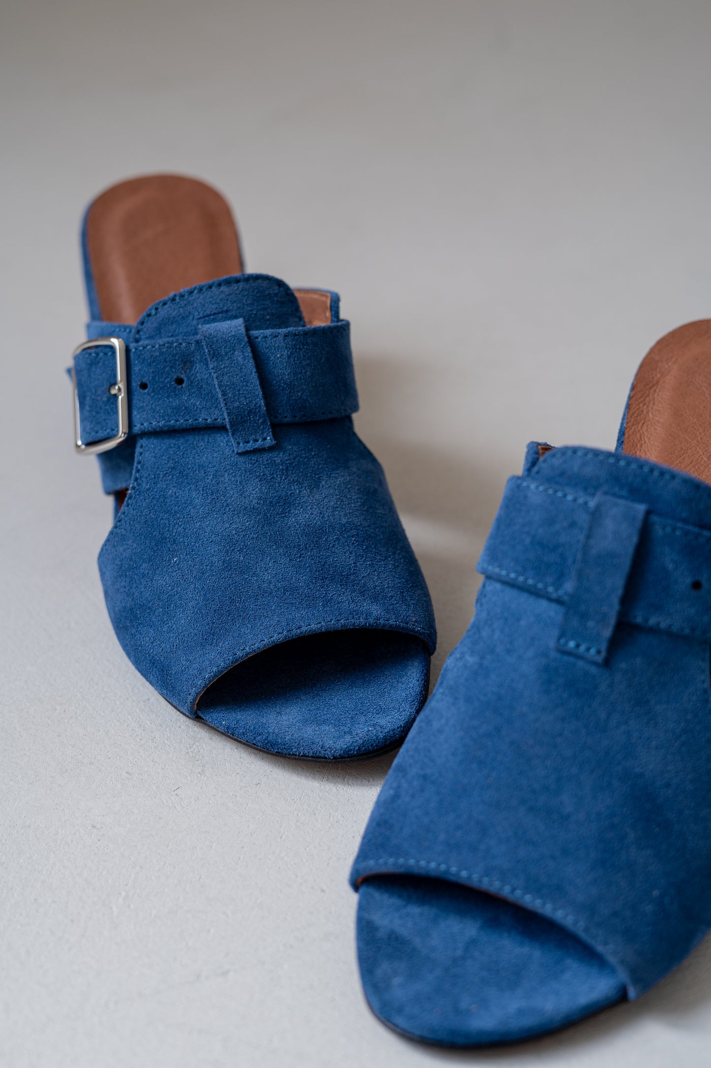 Blue Suede Heels with Elegant Design