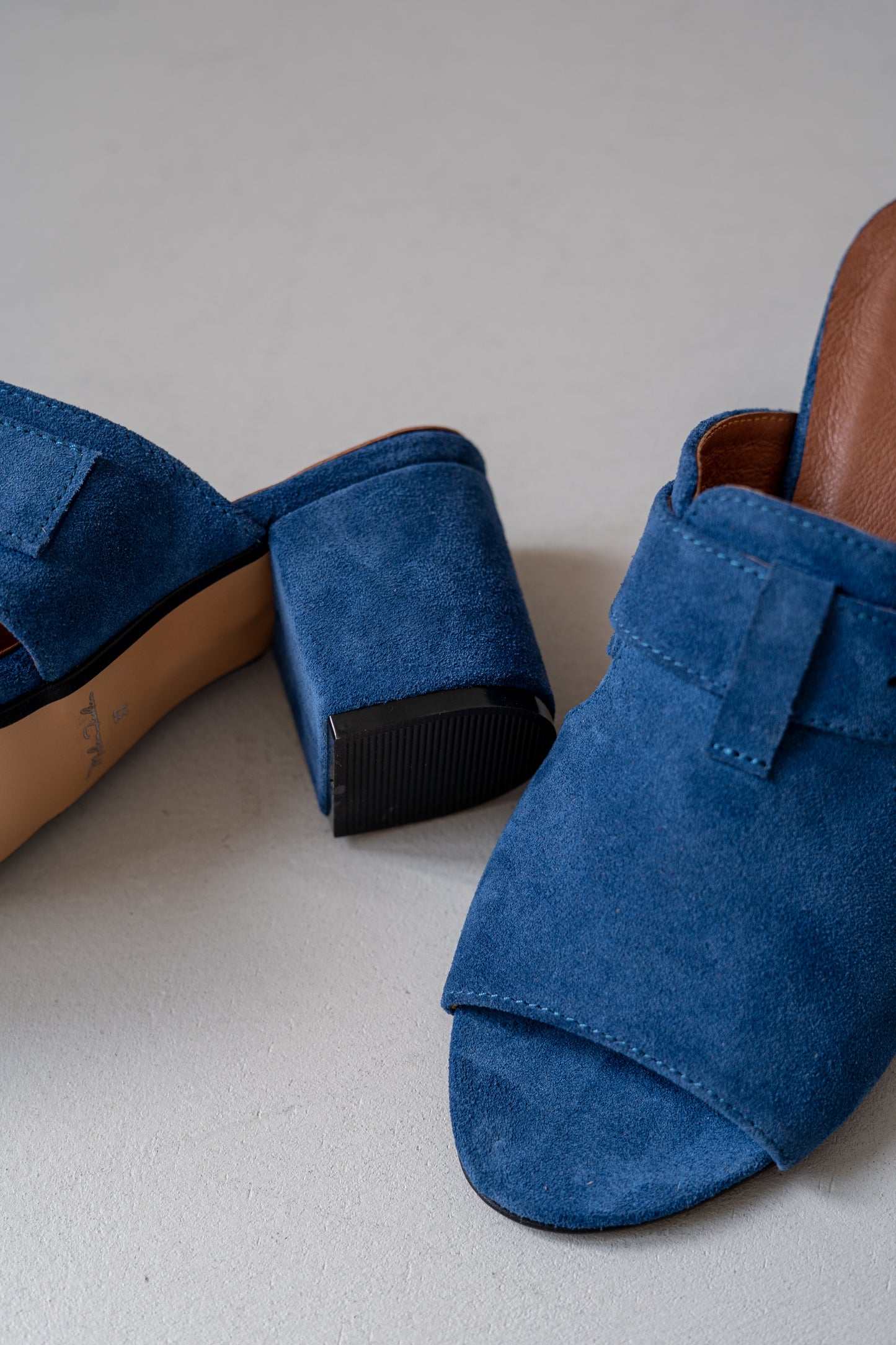 Blue Suede Heels with Elegant Design
