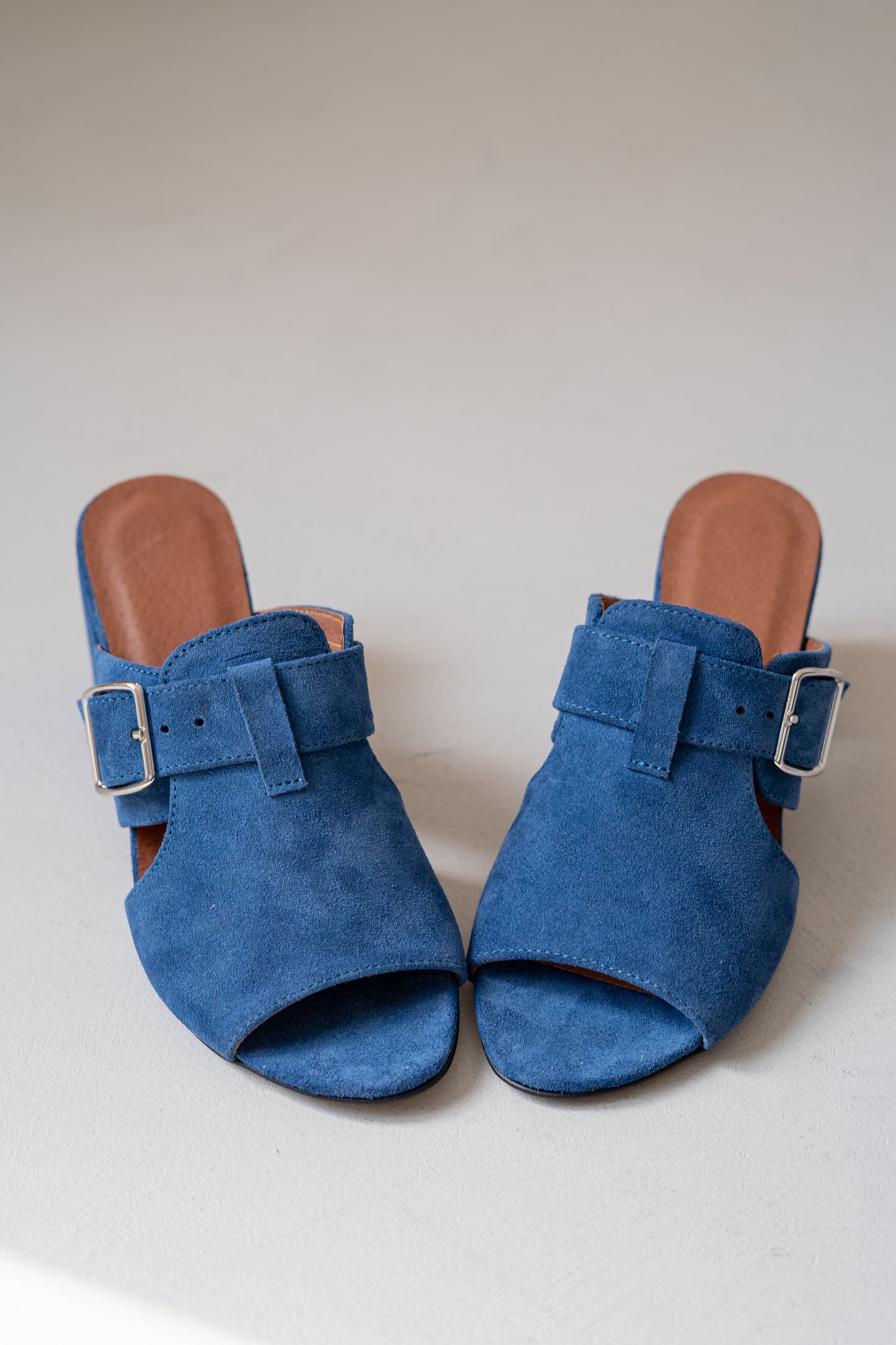 Blue Suede Heels with Elegant Design